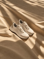BR-001 Sand Beige — 베이지 천 위의 샌드베이지 한 켤레