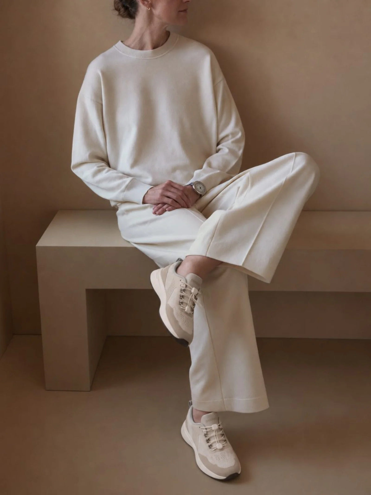 BR-001 Sand Beige 착용 · 앉기