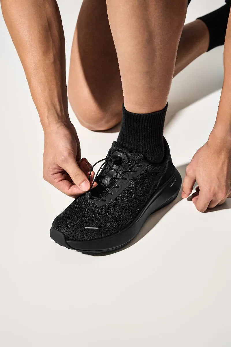 Athlete locking the quick lace on VT-001